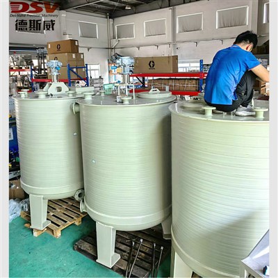 Poli bakas su maišytuvu